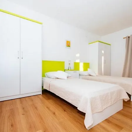 Holiday House Dulcina בית נופש