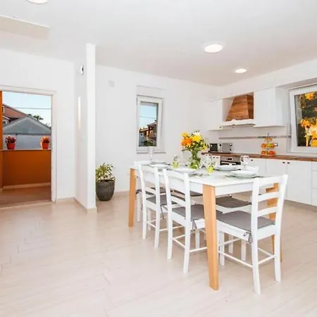 Holiday House Dulcina פריבלאקה