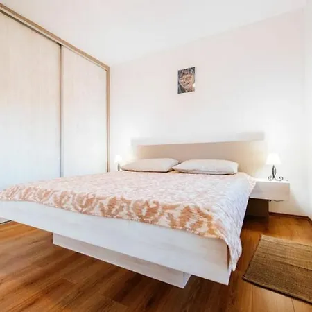 Holiday House Dulcina בית נופש *