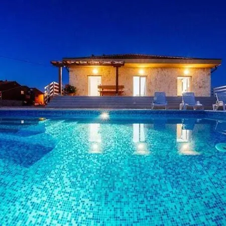 Holiday House Dulcina Сasa de vacaciones